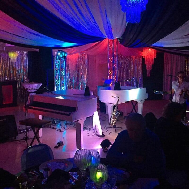 California Coast Dueling Pianos Official Road Show – crowd clapping and singing.
